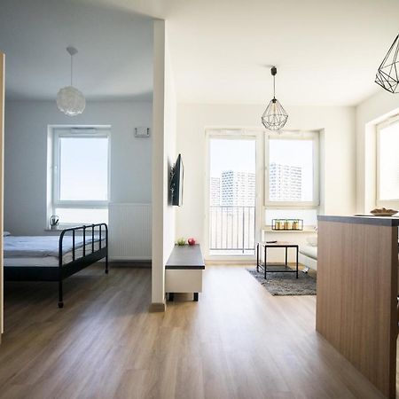 Bizapartments - Modern Flats With Parking ワルシャワ エクステリア 写真