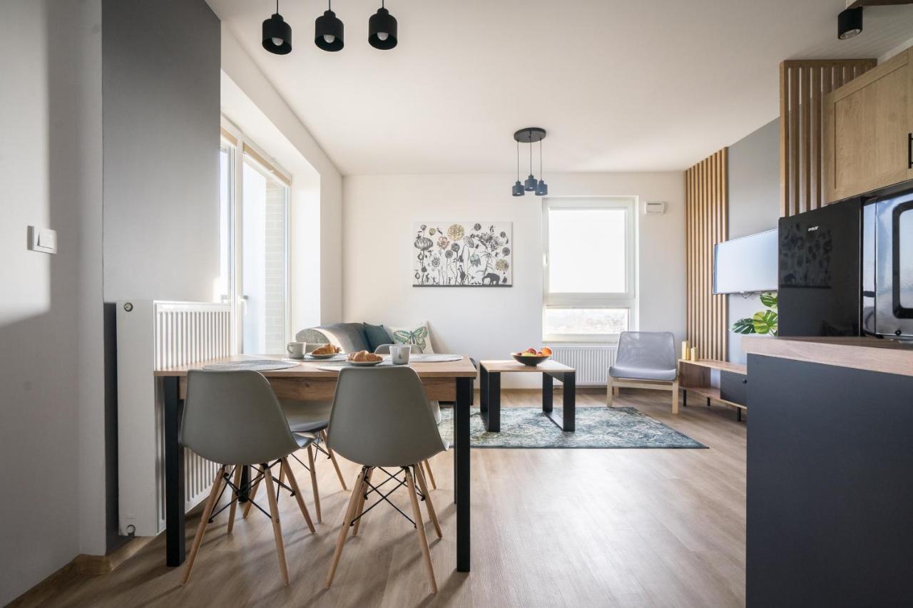 Bizapartments - Modern Flats With Parking ワルシャワ エクステリア 写真