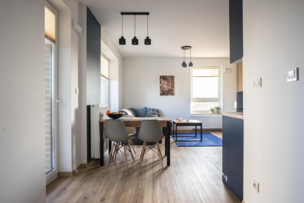 Bizapartments - Modern Flats With Parking ワルシャワ エクステリア 写真