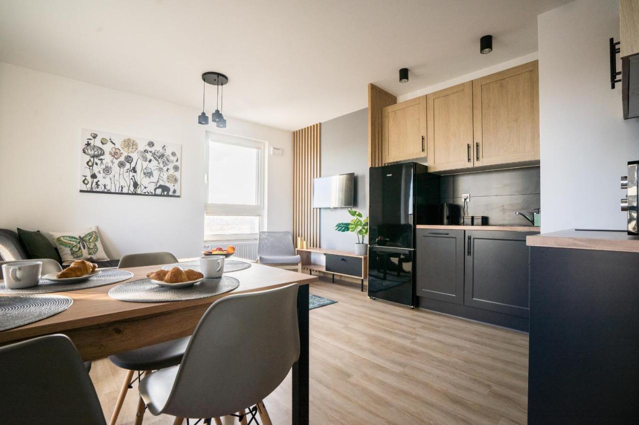 Bizapartments - Modern Flats With Parking ワルシャワ エクステリア 写真