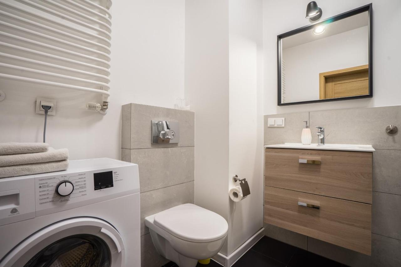 Bizapartments - Modern Flats With Parking ワルシャワ エクステリア 写真