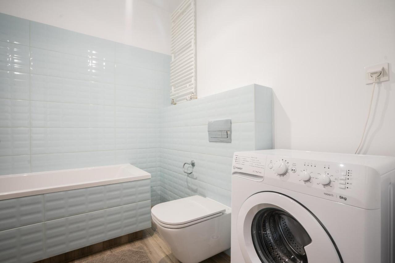 Bizapartments - Modern Flats With Parking ワルシャワ エクステリア 写真