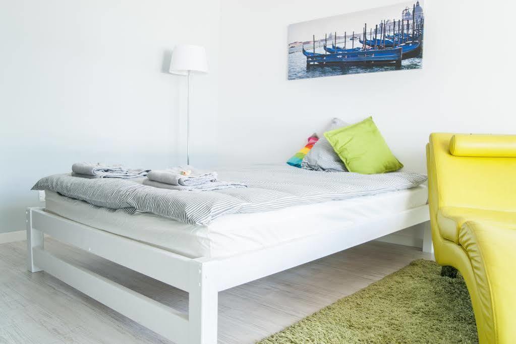 Bizapartments - Modern Flats With Parking ワルシャワ エクステリア 写真